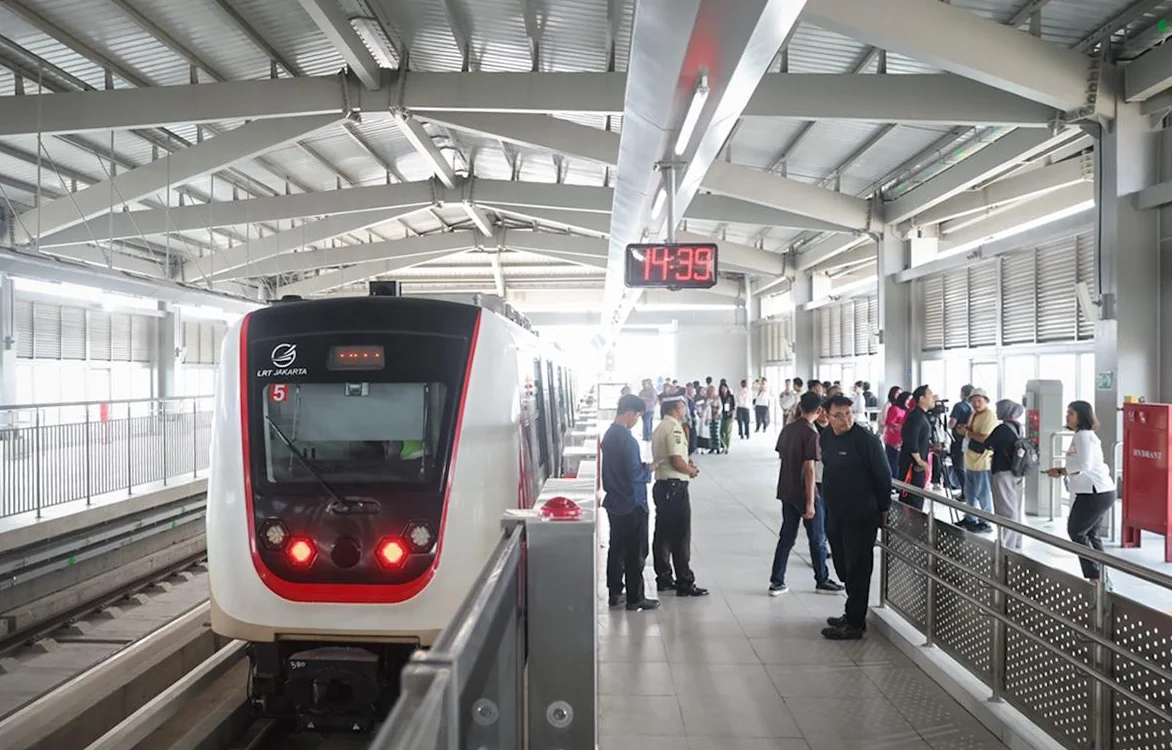 PT Jakarta Propertindo (Perseroda) atau Jakpro melalui anak usahanya, LRT Jakarta, telah memulai rangkaian uji coba operasional Lintas Rel Terpadu (LRT) layanan rute Kelapa Gading (KPG)–Manggarai (MGI) mulai 13 September 2026 pukul 17.00 WIB dan dapat dil
