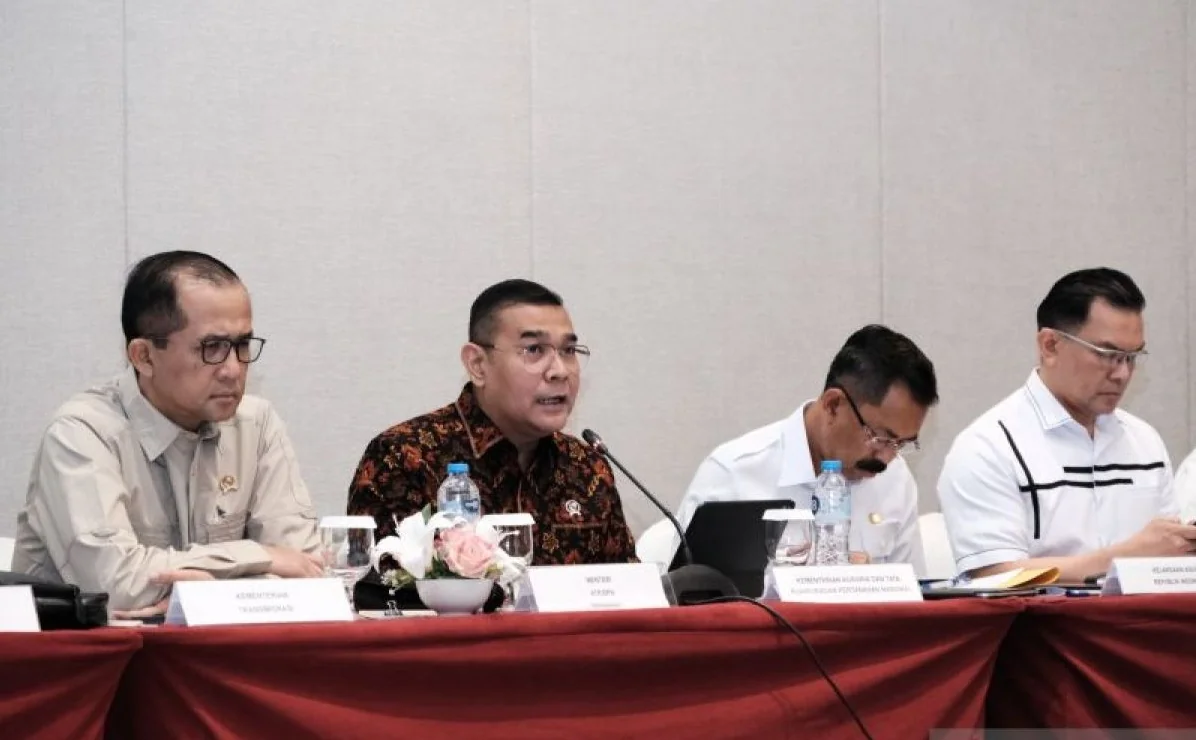 Wamen ATR/BPN Ossy Dermawan (kedua dari kiri) saat membuka Konsinyering Penyusunan dan Pembahasan RUU Pengaturan Reforma Agraria di Jakarta, Senin (14/9/2026). Foto: Kementerian ATR/BPN