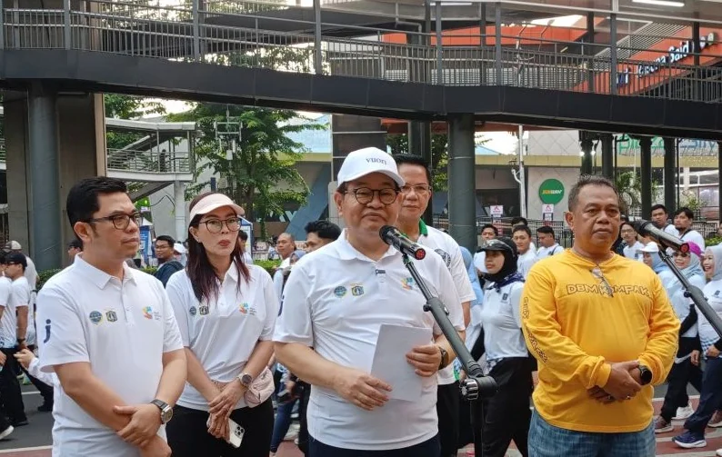 Gubernur DKI Jakarta Pramono Anung usai meninjau dua jembatan penyebrangan orang (JPO) di kawasan Jalan HR Rasuna Said, Kuningan, Jakarta Selatan, Minggu (9/8/2026). Foto: ANTARA