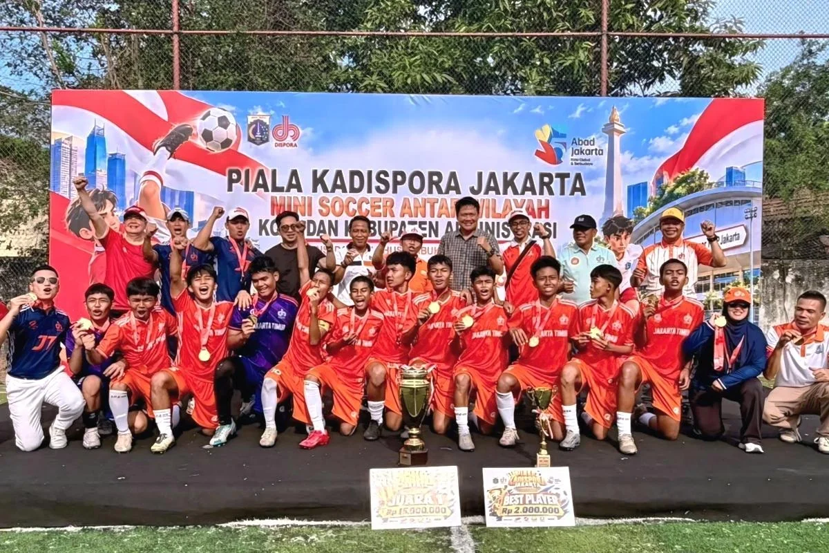Jakarta Timur keluar sebagai juara pertama setelah berhasil mengalahkan Jakarta Utara dengan skor 4-2 pada Turnamen Mini Soccer Piala Kadispora Antarwilayah Kota dan Kabupaten Administrasi di Lapangan Mini Soccer POP Jakarta, Pulogadung, Jakarta Timur, pa
