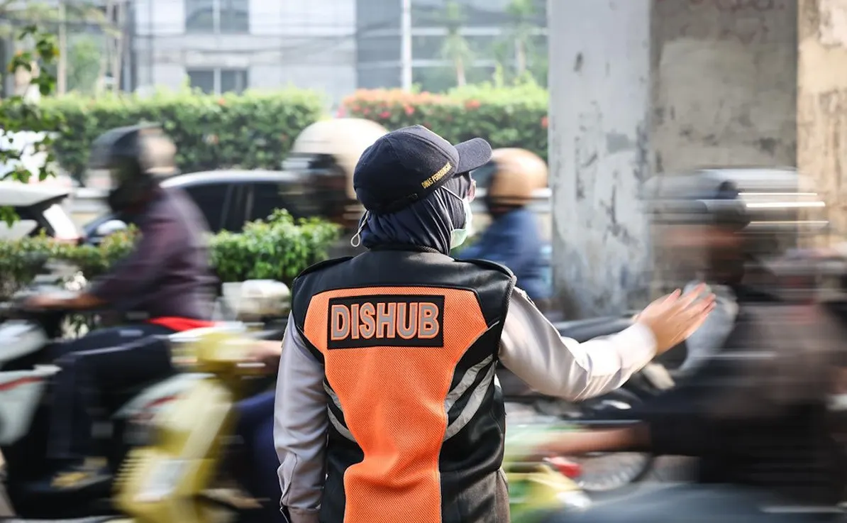 Dishub DKI Jakarta menyiagakan 510 petugas untuk membantu pengaturan lalu lintas terkait rencana aksi penyampaian pendapat di kawasan Monas, Tugu Tani, dan DPR/MPR pada Rabu (28/10) pukul 12.00 hingga selesai. Foto: Pemprov DKI