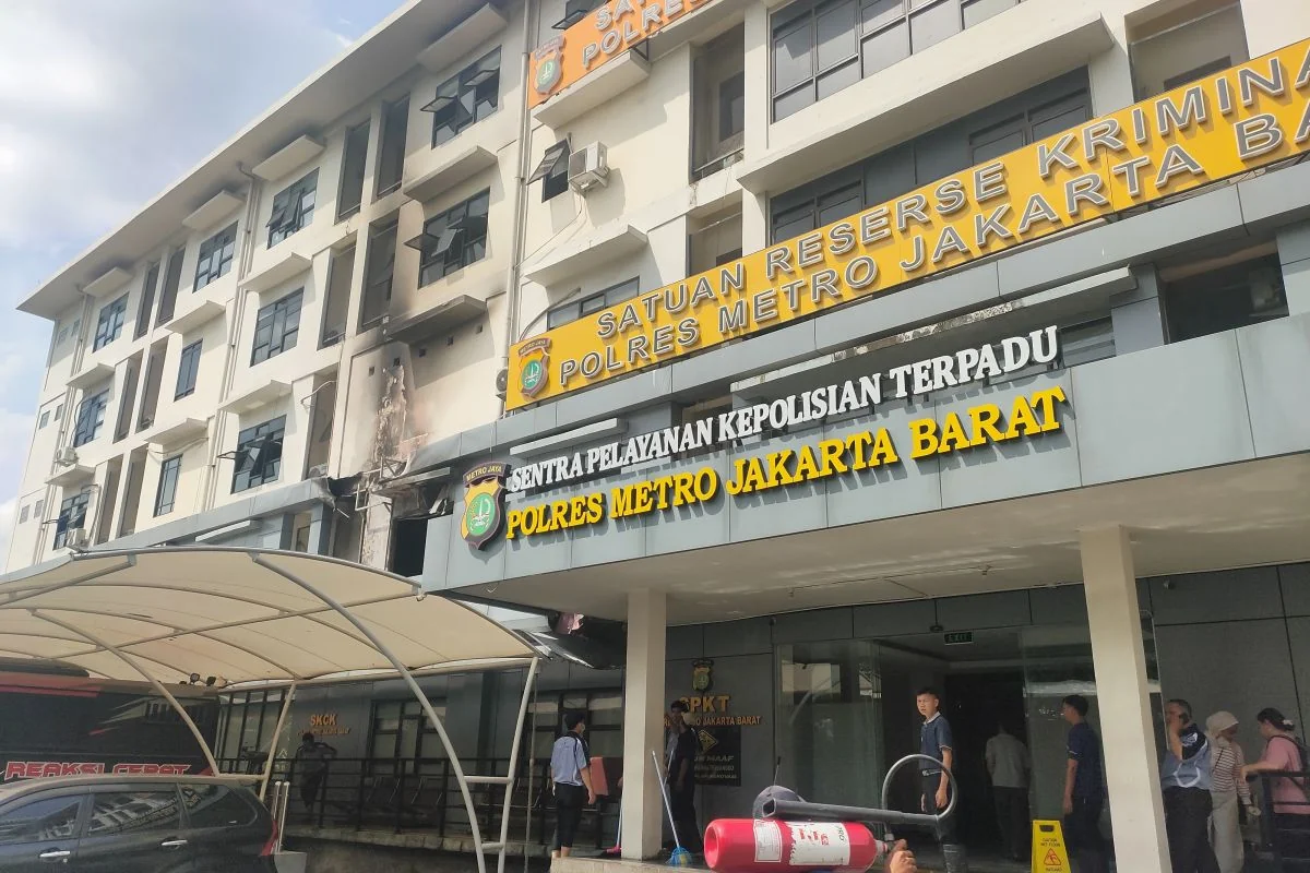 Dokumentasi - Polres Metro Jakarta Barat usai pemadaman kebakaran, Rabu (8/4/2026). Foto: ANTARA
