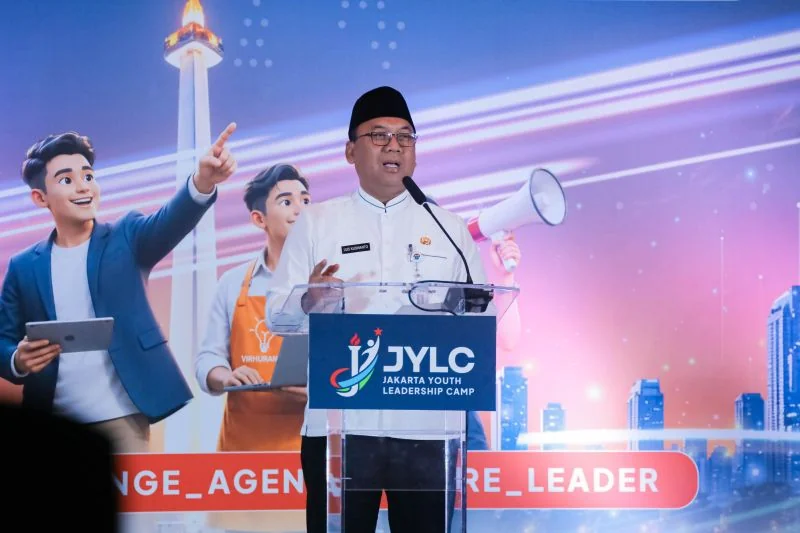 Sekretaris Daerah (Sekda) DKI Jakarta Uus Kuswanto memberikan sambutan dalam pembukaan Program Jakarta Youth Leadership Camp (JYLC) 2026 di Jakarta Utara, Jumat (4/9/2026). Foto: Pemprov DKI Jakarta.