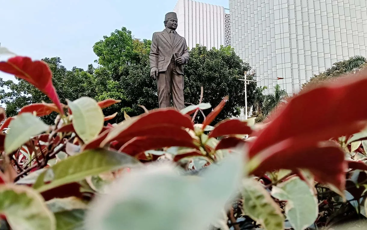 Patung Pahlawan Nasional MH Thamrin di Jalan Merdeka Selatan, Jakarta Pusat, Selasa (29/4/2025). Foto: beritanasional