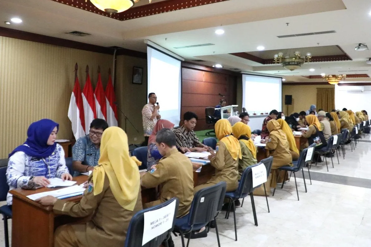 Sebanyak 1.280 guru berstatus Pegawai Pemerintah dengan Perjanjian Kerja (PPPK) di Jakarta Selatan melakukan penandatanganan perpanjangan kontrak kerja yang berlaku selama tiga tahun, terhitung mulai 1 Agustus 2026 hingga 31 Juli 2029. Foto: Pemkot Jaksel