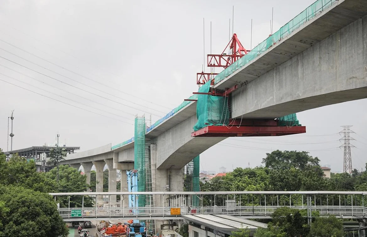 Pendanaan sangat diperlukan agar pembangunan jaringan LRT tidak berhenti di satu titik, tetapi dapat terus dilanjutkan hingga terhubung dengan berbagai simpul transportasi. Integrasi antarmoda diharapkan memudahkan masyarakat berpindah dari satu layanan t