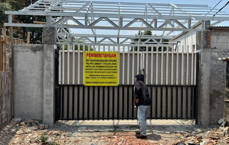 Rumah di Jalan Taman Lagura, RT 01/RW 04, Kelurahan Cempaka Putih Timur, Kecamatan Cempaka Putih, Jakarta Pusat, aksesnya tertutup selama hampir dua bulan. Foto diambil pada Rabu (2/8/2026). Foto: ANTARA