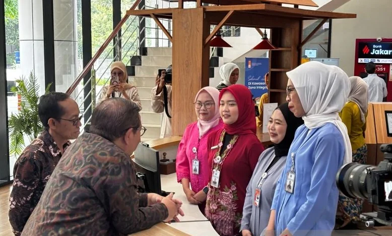 Gubernur DKI Jakarta Pramono Anung Wibowo berkunjung ke Mall Pelayanan Publik di Karet Kuningan, Jakarta Selatan, Jumat (2/10/2026). Foto: ANTARA