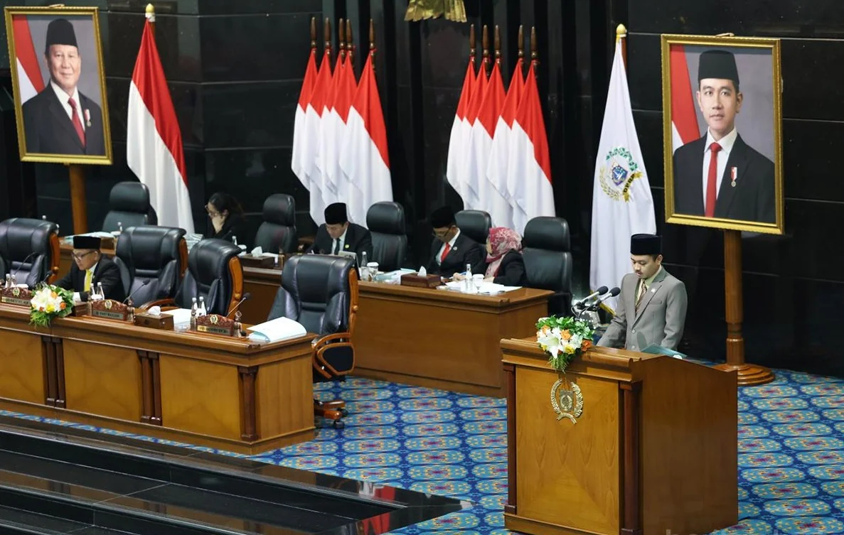 DPRD DKI Jakarta menggelar rapat paripurna dengan agenda penyampaian pandangan umum sembilan fraksi terhadap empat Rancangan Peraturan Daerah (Raperda), Rabu (7/10). Foto: DPRD DKI