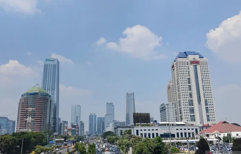 Dokumentasi- Cuaca cerah berawan di kawasan Sudirman Central Business District (SCBD) Jakarta Selatan. Foto: ANTARA