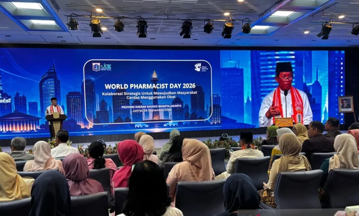 Asisten Kesejahteraan Rakyat (Askesra) Sekda Provinsi DKI Jakarta Ali Maulana Hakim memberi sambutan dalam World Pharmacists Day 2026 di Balai Kota DKI Jakarta, Jumat (25/9/2026). Foto: ANTARA