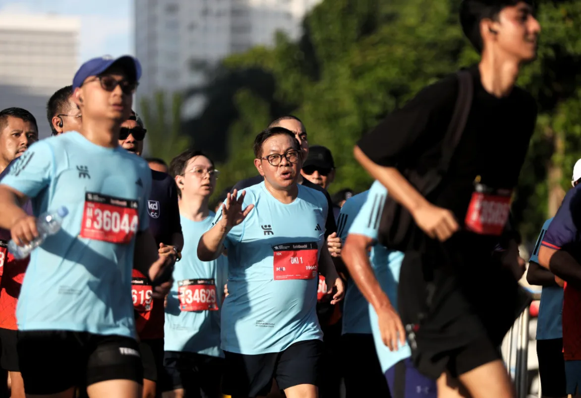 Gubernur DKI Jakarta, Pramono Anung, saat mengikuti Jakarta Running Festival 2025. Foto: Pemprov DKI