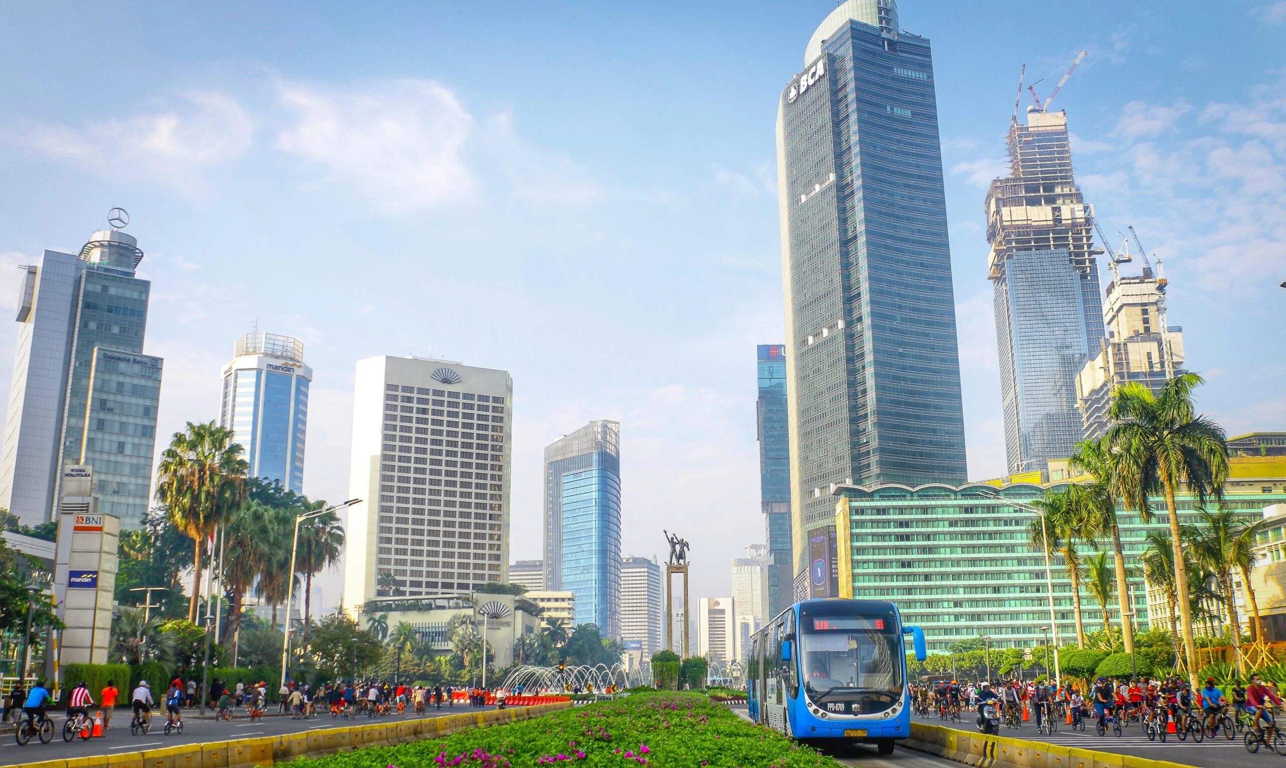 Perubahan status Jakarta menjadi daerah khusus membawa sejumlah konsekuensi yang perlu dibahas bersama DPR RI. Salah satunya terkait amanat pengaturan 15 urusan melalui 24 peraturan daerah. Perubahan tersebut berdampak pada rencana pengurangan jumlah angg