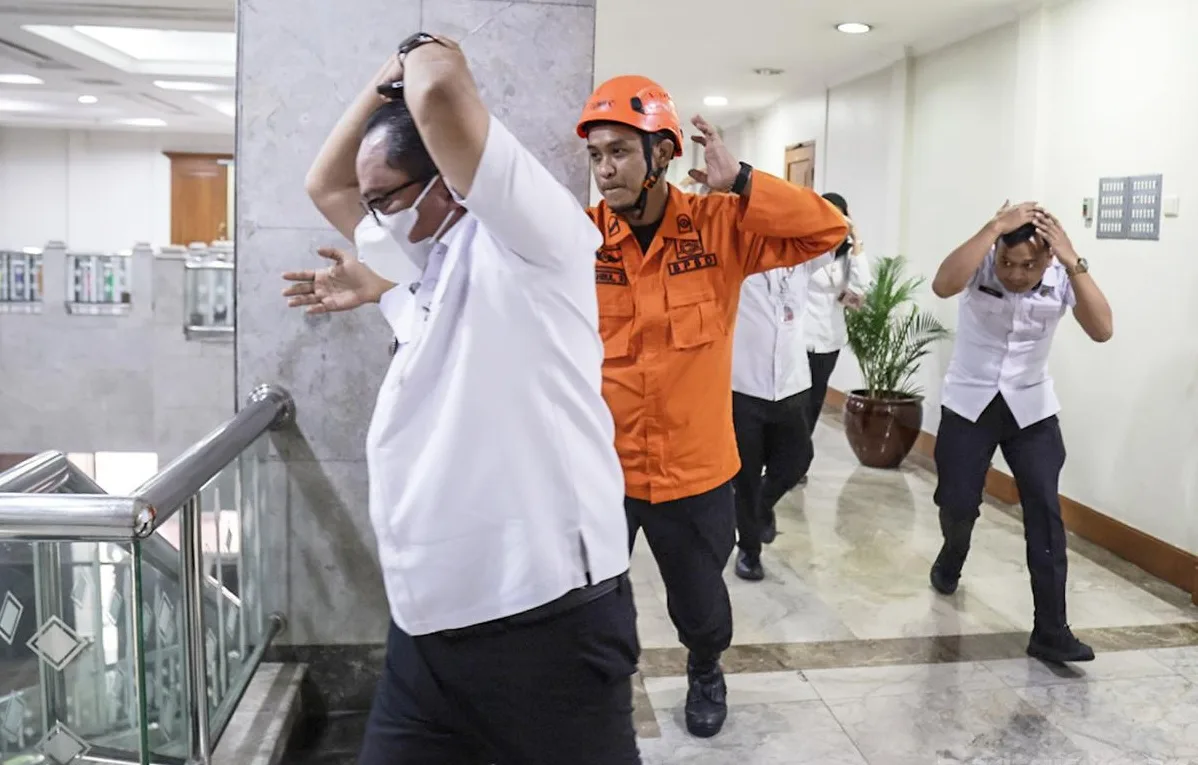 Pemprov DKI Jakarta melalui Badan Penanggulangan Bencana Daerah (BPBD) DKI Jakarta menggelar Simulasi Gempa Bumi Serentak pada Rabu (21/10) pukul 10.00 WIB. Foto: Pemprov DKI