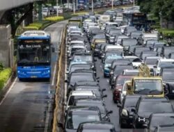 Transjakarta Alihkan Koridor 13 dan Dua Rute akibat Kendala Teknis di Petukangan