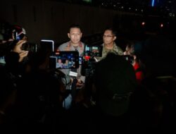 Malam Memanas di Depan DPR, Polisi Pilih Pengamanan Bertahap