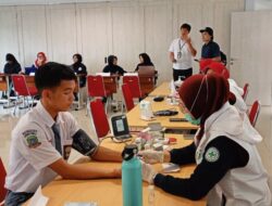 Cek Kesehatan Gratis Sasar 350 Siswa SMKN 64 Cipayung, Deteksi Gangguan Sejak Dini