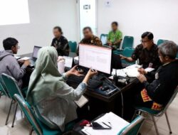 Buang Sampah ke TPS Liar Nagrak, Empat Perusahaan Kena Sanksi Rp10 Juta