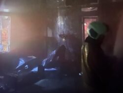 Posko GRIB Jaya di Kebon Jeruk Terbakar Dini Hari, 8 Mobil Damkar Dikerahkan