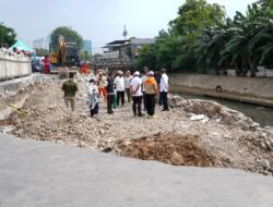 Jalan Cinta Pulogadung Amblas Mulai Diperbaiki, Warga Diminta Bersabar