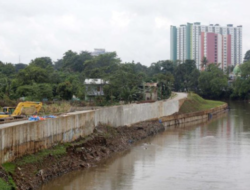 Warga Kelapa Gading Keluhkan Rumah dan Masjid Retak Akibat Revitalisasi Kali Cakung Lama