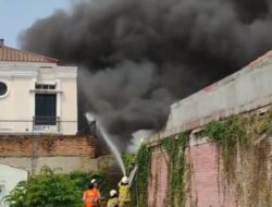 40 Bangunan Ludes Terbakar di Duren Sawit, 84 Warga Terdampak