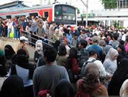 Commuter Line Bogor dan Tangerang Kembali Normal Usai Tertemper