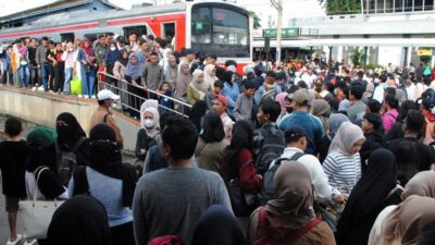Commuter Line Bogor dan Tangerang Kembali Normal Usai Tertemper