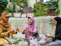 Dari Bungkus Kopi jadi Cuan, Warga Paseban Sulap Sampah Plastik Menjadi Kerajinan
