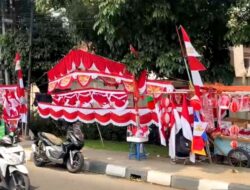 Pedagang Bendera di Pasar Minggu Keluhkan Omzet Anjlok Jelang HUT ke-81 RI