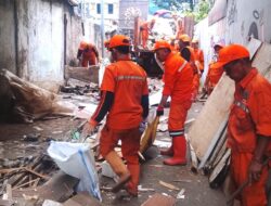 Lapak Pengepul di Atas Saluran Air Kampung Bali Ditertibkan, Akses Jalan Dikembalikan