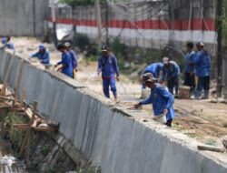 Tanggul Saluran di Kelapa Gading Diperkuat, Ditargetkan Rampung Akhir Pekan