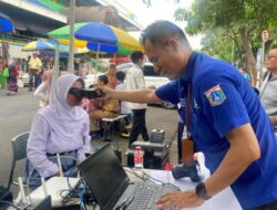 Urus Adminduk di Lapak, Dukcapil Jaksel Jemput Bola ke Pasar Pondok Labu