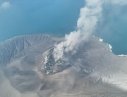BNPB Siapkan Operasi Modifikasi Cuaca untuk Atasi Abu Vulkanik Anak Krakatau