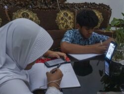 DKI Jakarta Berlakukan PJJ Mulai Hari Ini, Antisipasi Abu Vulkanik Anak Krakatau