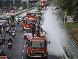 Pemprov DKI Semprot Water Mist di Lima Wilayah Jakarta Antisipasi Abu Anak Krakatau