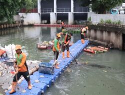 Sampah dari Hulu Mengalir ke Jakarta, 11 Sungai Dipasangi Saringan